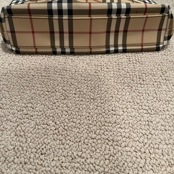 Authentic Burberry Vintage Novacheck Tote - Picture 4 of 4